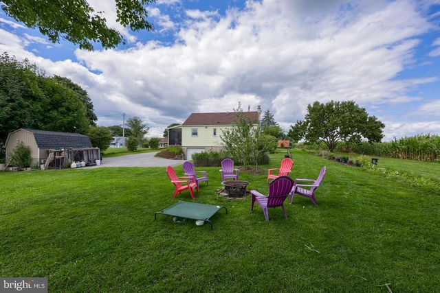 55 LARKSPUR LN, Elizabethtown, PA 17022