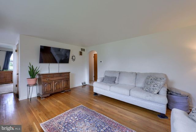 55 LARKSPUR LN, Elizabethtown, PA 17022