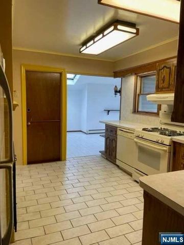 263 Phelps Avenue, Bergenfield, NJ 07621