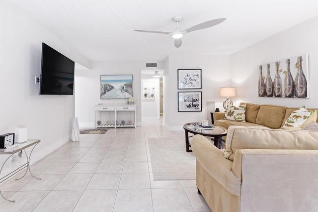 5800 Camino Del Sol Apt 106, Boca Raton, FL 33433