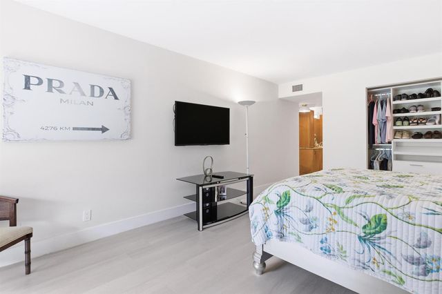 5800 Camino Del Sol Apt 106, Boca Raton, FL 33433