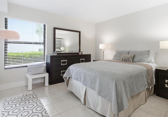 5800 Camino Del Sol Apt 106, Boca Raton, FL 33433