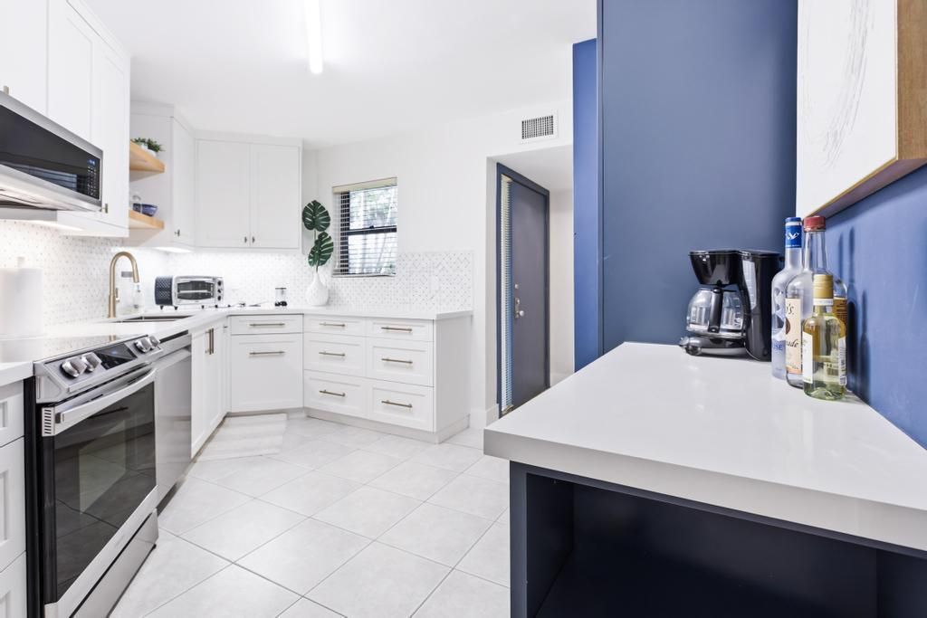 5800 Camino Del Sol Apt 106, Boca Raton, FL 33433
