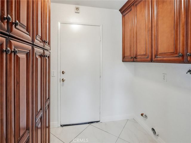 15689 Swan Rd, Fontana, CA 92337