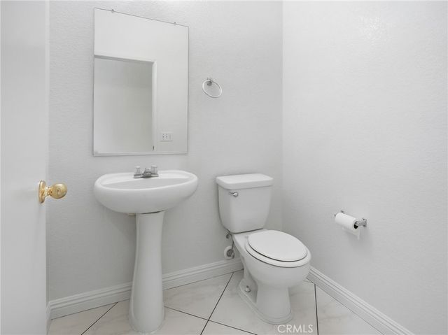 15689 Swan Rd, Fontana, CA 92337