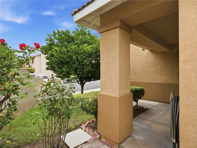 15689 Swan Rd, Fontana, CA 92337