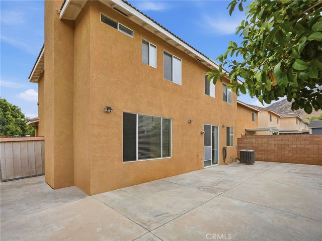 15689 Swan Rd, Fontana, CA 92337