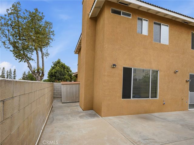 15689 Swan Rd, Fontana, CA 92337