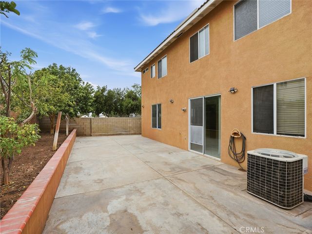 15689 Swan Rd, Fontana, CA 92337