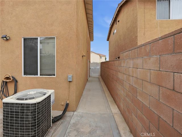 15689 Swan Rd, Fontana, CA 92337