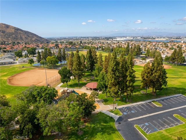 15689 Swan Rd, Fontana, CA 92337
