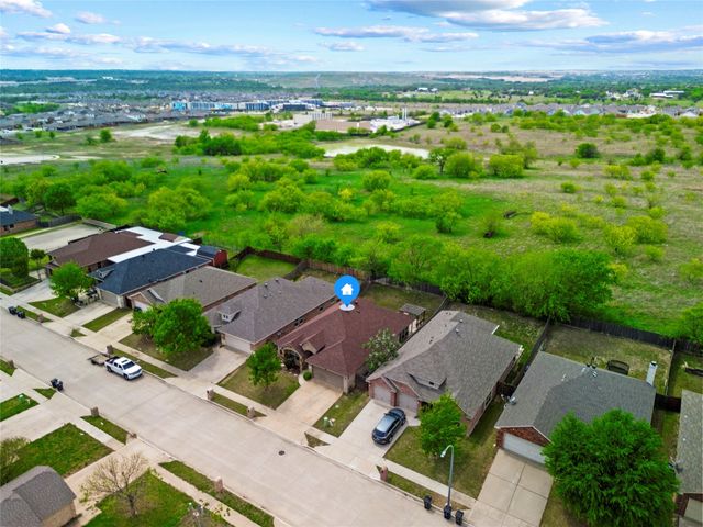 2312 Wakecrest Drive, Fort Worth, TX 76108