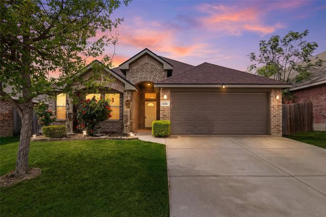 2312 Wakecrest Drive, Fort Worth, TX 76108