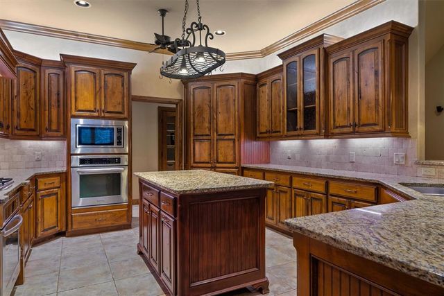 3904 Creek Bend Road, Edmond, OK 73003
