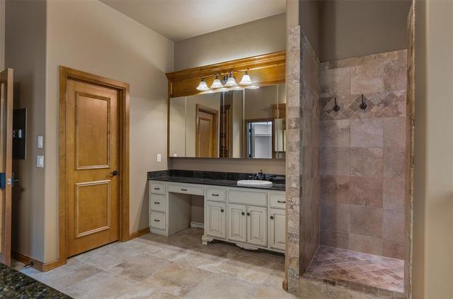 3904 Creek Bend Road, Edmond, OK 73003