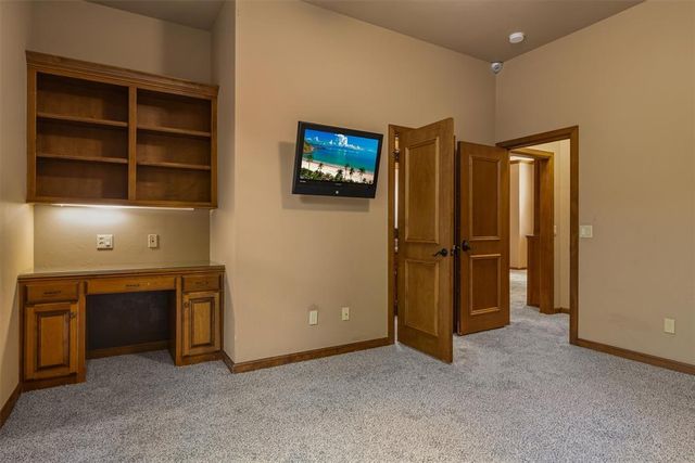 3904 Creek Bend Road, Edmond, OK 73003