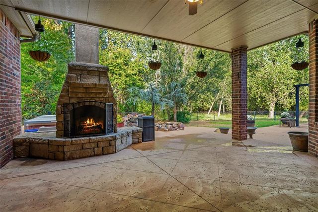 3904 Creek Bend Road, Edmond, OK 73003