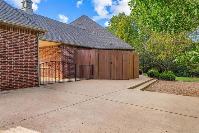 3904 Creek Bend Road, Edmond, OK 73003