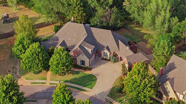 3904 Creek Bend Road, Edmond, OK 73003