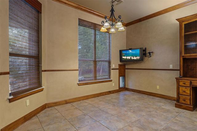 3904 Creek Bend Road, Edmond, OK 73003