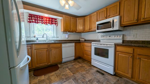 1105 Olen Drive, Mahomet, IL 61853