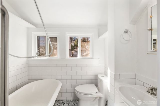 3443 21st Avenue W, Seattle, WA 98199