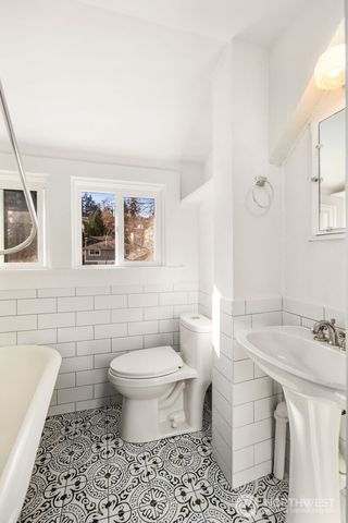 3443 21st Avenue W, Seattle, WA 98199