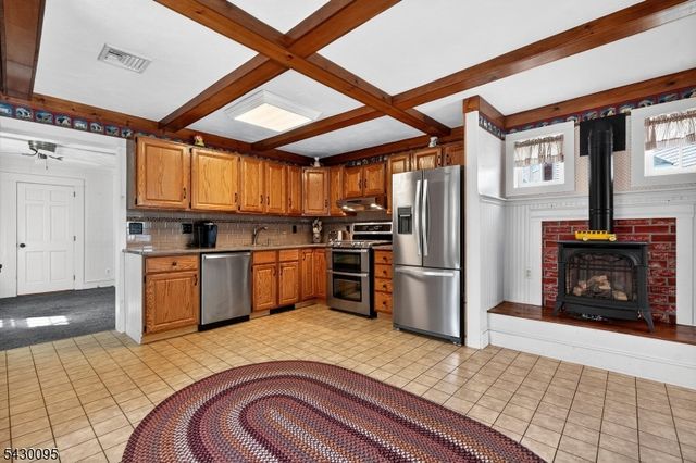 90 Hamburg Tpke, Bloomingdale Boro, NJ 07403