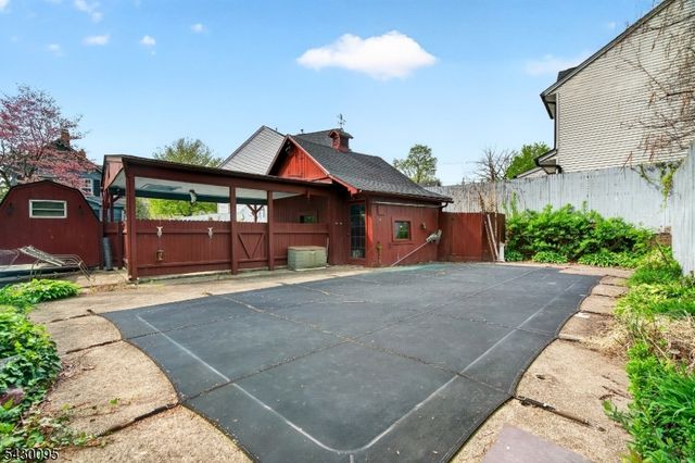 90 Hamburg Tpke, Bloomingdale Boro, NJ 07403