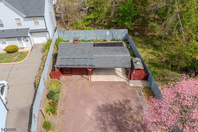 90 Hamburg Tpke, Bloomingdale Boro, NJ 07403