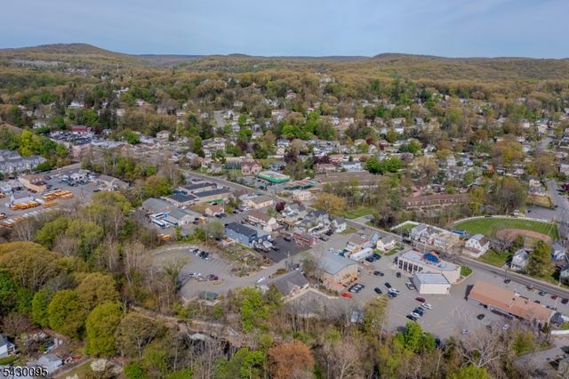 90 Hamburg Tpke, Bloomingdale Boro, NJ 07403