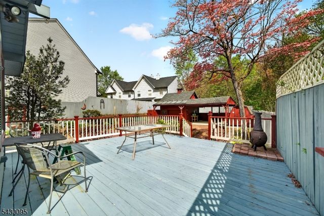 90 Hamburg Tpke, Bloomingdale Boro, NJ 07403