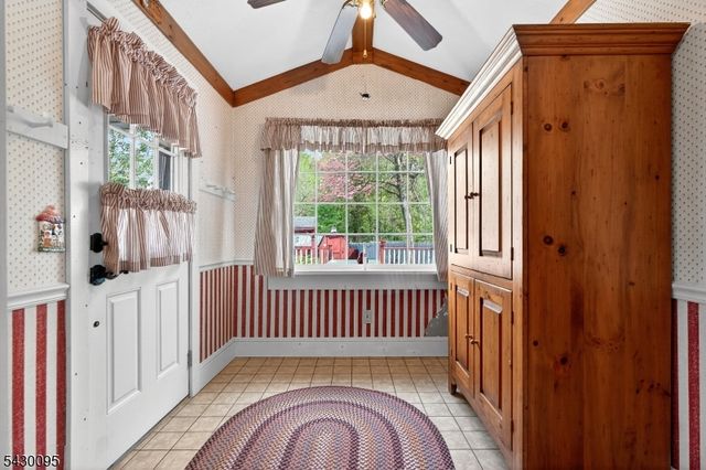 90 Hamburg Tpke, Bloomingdale Boro, NJ 07403