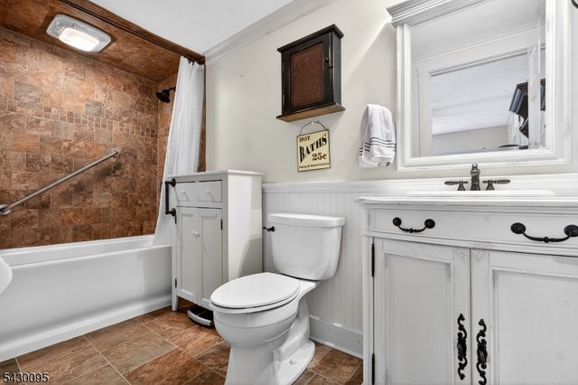 90 Hamburg Tpke, Bloomingdale Boro, NJ 07403