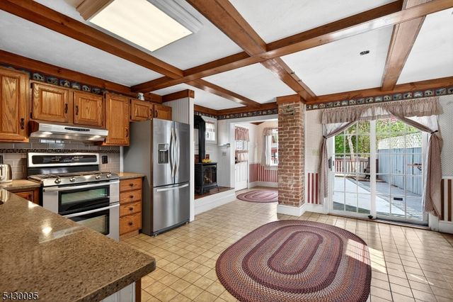 90 Hamburg Tpke, Bloomingdale Boro, NJ 07403