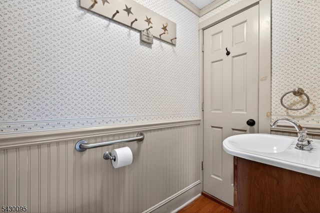 90 Hamburg Tpke, Bloomingdale Boro, NJ 07403