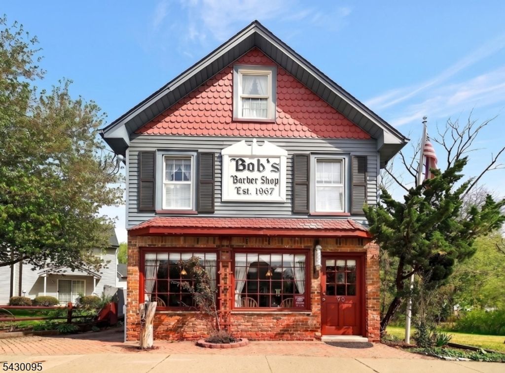90 Hamburg Tpke, Bloomingdale Boro, NJ 07403