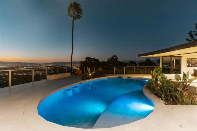 14555 Deervale Place, Sherman Oaks, CA 91403