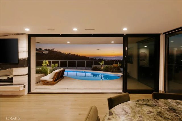 14555 Deervale Place, Sherman Oaks, CA 91403