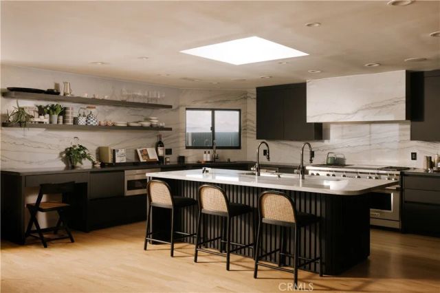 14555 Deervale Place, Sherman Oaks, CA 91403