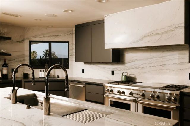 14555 Deervale Place, Sherman Oaks, CA 91403