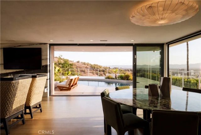 14555 Deervale Place, Sherman Oaks, CA 91403