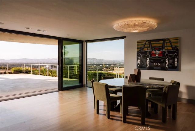 14555 Deervale Place, Sherman Oaks, CA 91403