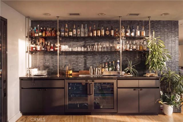 14555 Deervale Place, Sherman Oaks, CA 91403