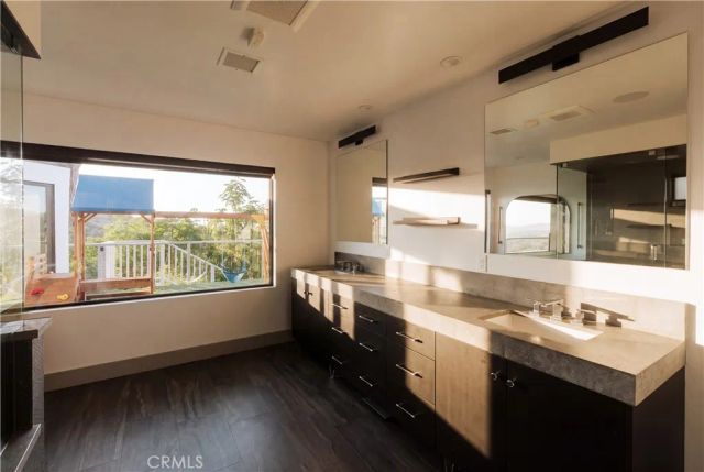 14555 Deervale Place, Sherman Oaks, CA 91403