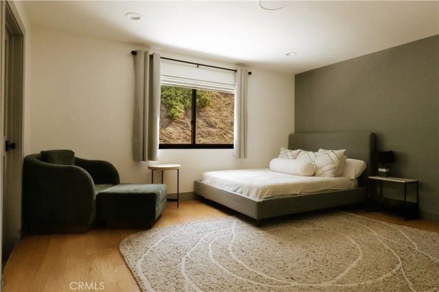 14555 Deervale Place, Sherman Oaks, CA 91403