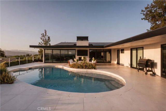 14555 Deervale Place, Sherman Oaks, CA 91403
