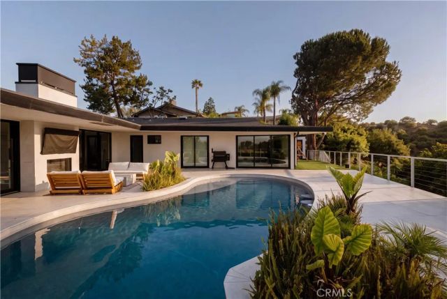 14555 Deervale Place, Sherman Oaks, CA 91403