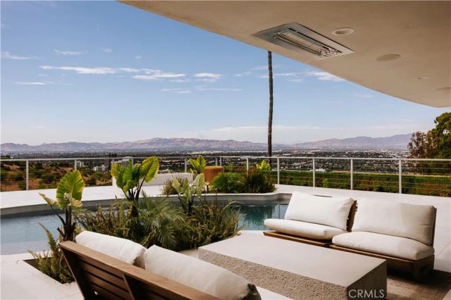 14555 Deervale Place, Sherman Oaks, CA 91403