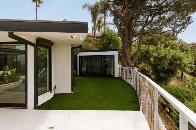 14555 Deervale Place, Sherman Oaks, CA 91403